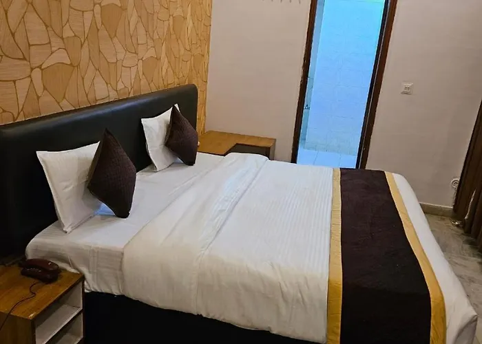 Hotel Anand Inn-Top Family Hotels Business Hotels Best Couple Friendly Hotel In Lucknow