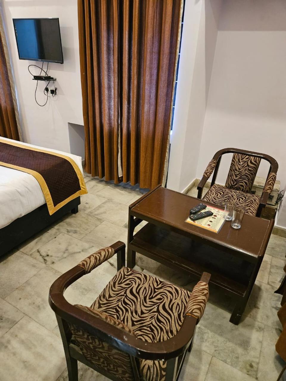 Anand Inn-top Family Business Couple Friendly In