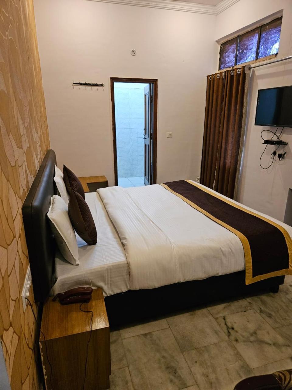 Anand Inn-top Family Business Couple Friendly In 3*